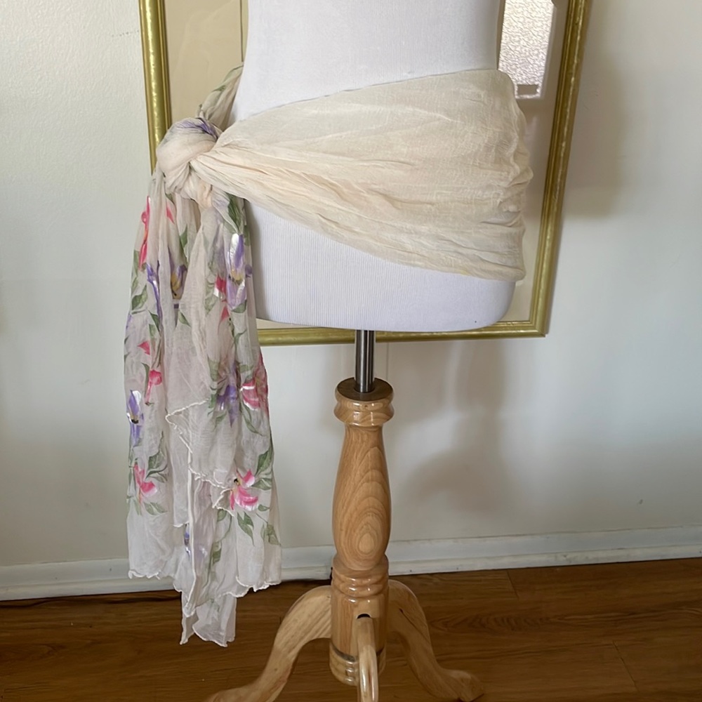Vintage hand painted hibiscus white shear sarong silt fabric